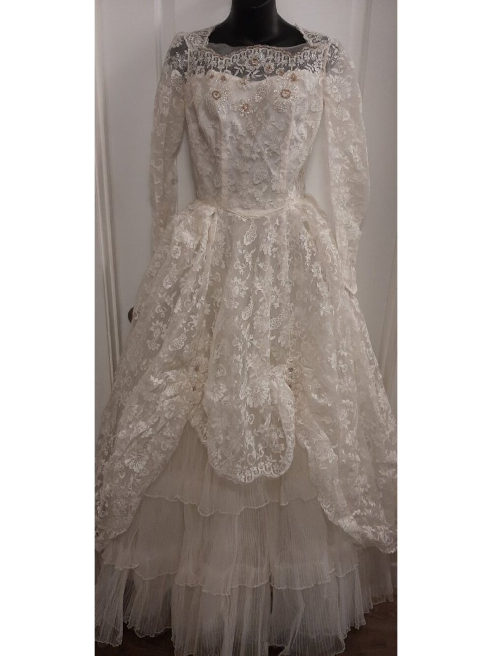 Vintage Unique Wedding Dress Size 8? READ Lace Sleeves Lots of Detailing